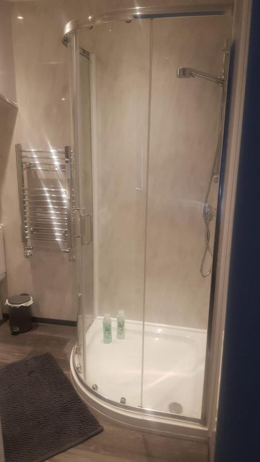 Highfields Living - All Rooms Ensuite- Free Wifi- Free Local Parking Sheffield Esterno foto
