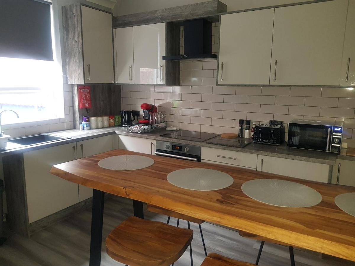 Highfields Living - All Rooms Ensuite- Free Wifi- Free Local Parking Sheffield Esterno foto